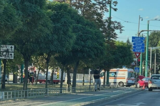 ambulanta implicata intr un accident la timisoara doua femei si un bebelus de o luna au ajuns la spital 68acb6182150c