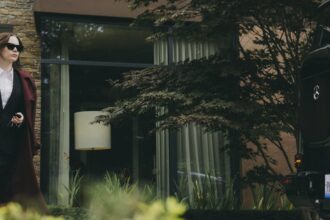 emma stone starrer bugonia transfixes venice draws lengthy standing ovation 68b0b4e1a94b3