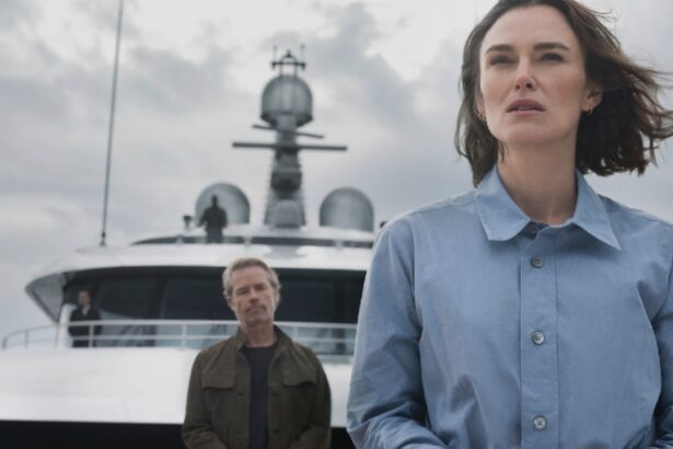 keira knightley claims to have witnessed a murder in netflixs woman in cabin 10 trailer 68add099be41e