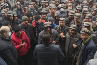 minerii se revolta dupa atacul guvernului la salariile lor ministrul se balbaie cand este intrebat de bani 68a723d9d26a7