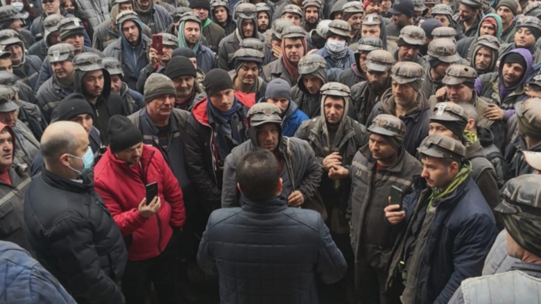 minerii se revolta dupa atacul guvernului la salariile lor ministrul se balbaie cand este intrebat de bani 68a723d9d26a7