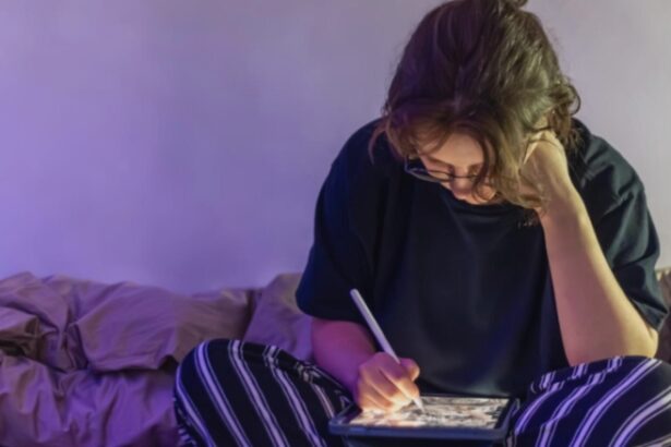 motivele pentru care tot mai multi adolescenti se izoleaza in camerele lor simt presiuni puternice de implinire sociala 68a6fef2588fc