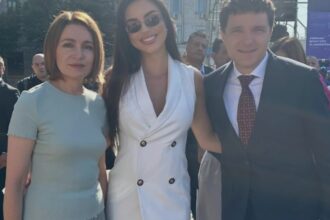 romanii fac foamea acasa nicusor dan s a fotografiat cu ispita care danseaza la bara 68b43107ce57b