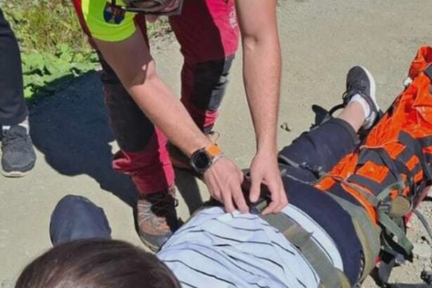 turista din constanta salvata de salvamontisti dupa ce s a accidentat pe munte 68b096b63ba88