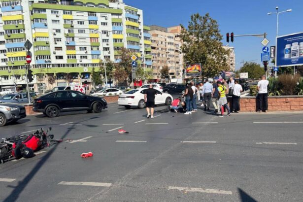 accident rutier in bucuresti la intersectia 13 septembrie panduri motociclist ranit dupa impactul cu un autoturism 68d400660cd14