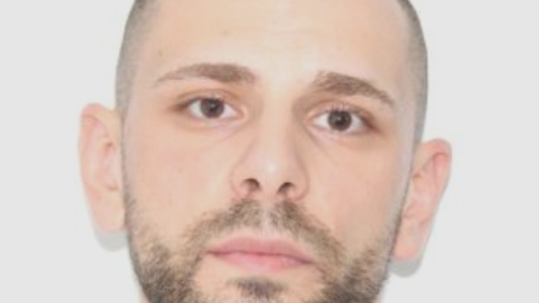 barbat cautat dupa ce a fugit din arestul la domiciliu politia a deschis dosar penal pentru evadare 68b550538851e