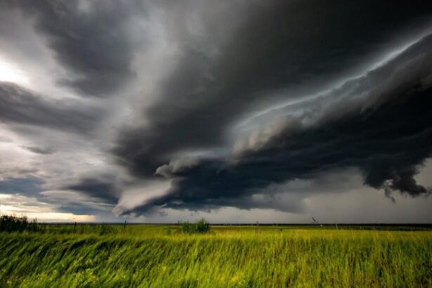 cod galben ploi torentiale vijelii si descarcari electrice marti seara in mai multe zone montane 68c9892077589