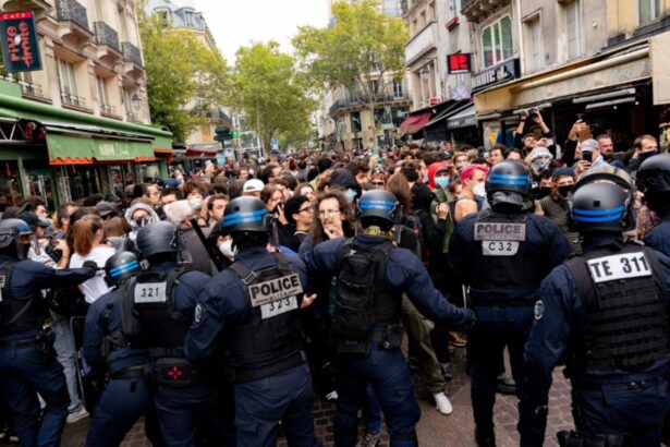 franta paralizata din nou de proteste sindicatele au chemat la o zi de greva generala si manifestatii la nivel national 68cbb0a7f220e