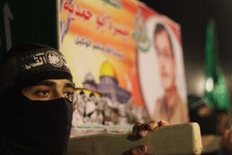 hamas a publicat o fotografie de adio cu 47 de prizonieri israelieni 68cf0ae660f65