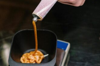 ingredientul din bucatarie ce te scapa de petele de vopsea ce trebuie sa faci cand iti vopsesti parul 68c546370f61c