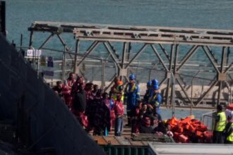 no 10 denies one in one out migrant deal with france is shambles 68c97fc7a2315