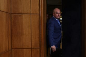 olguta vasilescu intrebata daca va cadea guvernul in cazul in care bolojan nu schimba modul in care vrea sa faca reforma administratiei da 68cd081bb2a69