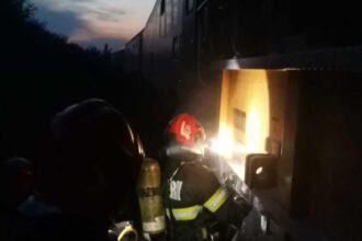 panica pe ruta suceava botosani locomotiva unui tren de calatori a luat foc 68bf2fd544a41