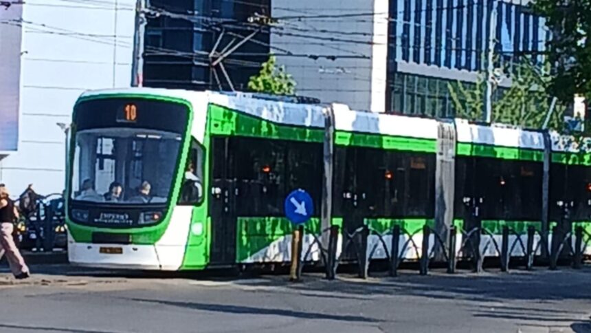stb nu mai cumpara tramvaiele de 18 metri cu podea joasa procedura a fost anulata 68d4ec6d96118