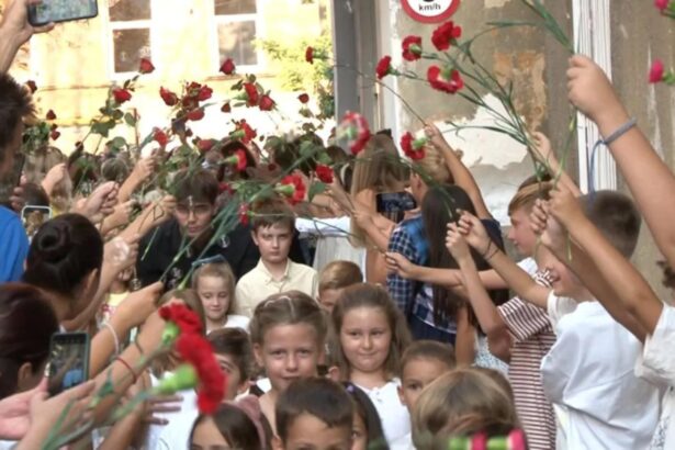 un colegiu din timisoara a furat startul a deschis noul an scolar in avans duminica video 68be7987bde7b