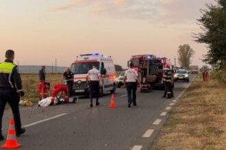 un mort si 3 raniti dupa ce o masina de politie a intrat intr o caruta in judetul galati 68bfce4ebec75