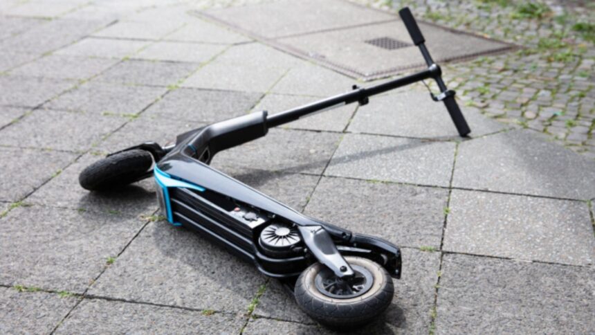 accident grav in constanta o fetita de 6 ani ani care traversa strada pe trotineta prin loc nepermis a fost lovita de o autoutilitara 68debf495236a