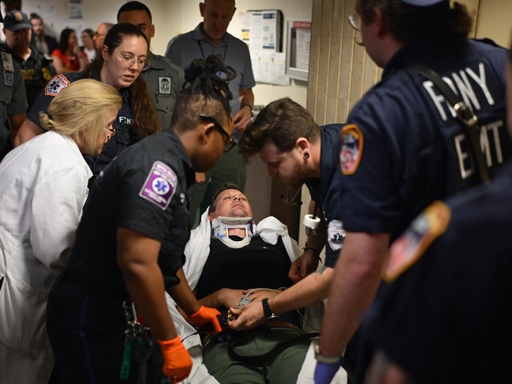 ice agent knocks photographer down injures him in courthouse confrontation 68dd348ab89e2