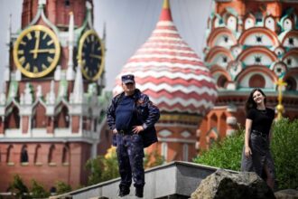 kremlinul strange cureaua rusii vor suporta costul razboiului prin taxe suplimentare uriase 68e3cab31dc65