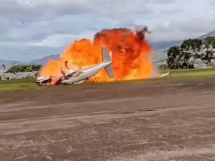 plane crashes explodes immediately after takeoff on camera 68f932bbc503a