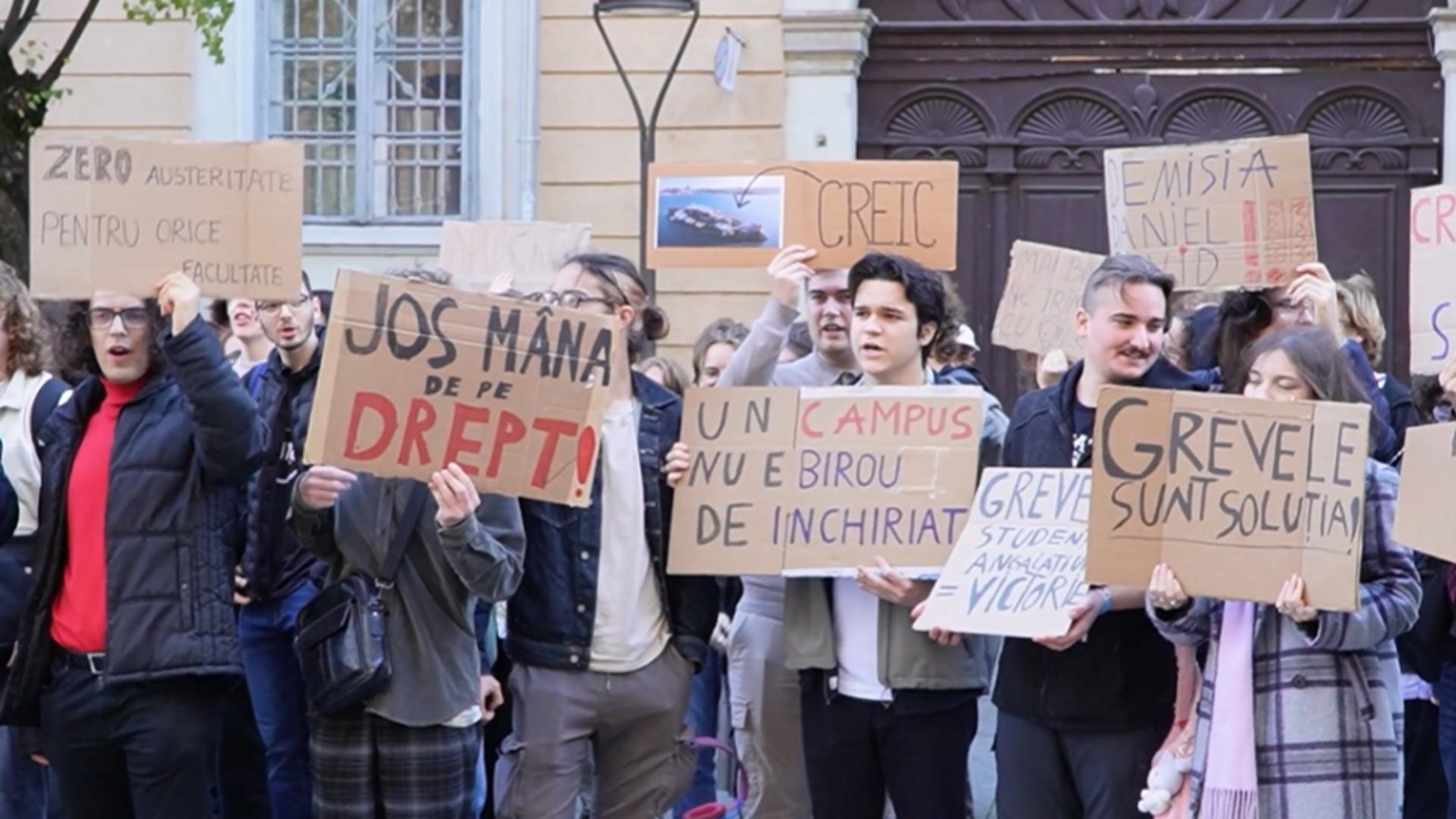 revolta de amploare printre studentii din cluj tinerii nemultumiti de conditiile din campus au iesit in strada 68e9fc4b90ee1
