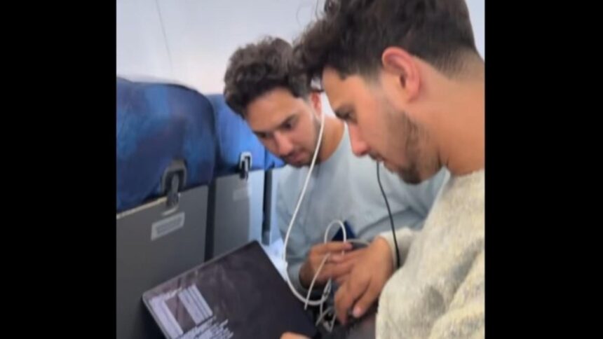 scandal la bordul unui avion tarom doi francezi au piratat sistemul video ca sa se joace mario 68e3e0d99793a