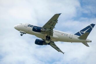 trafic aerian normal pe aeroporturile din bucuresti in ciuda codului portocaliu de vant 68df73a155e67