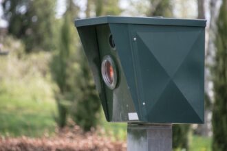 un olandez a fost prins de radar de 16 ori intr o singura zi pe acelasi drum in timp ce mergea sa cumpere benzina mai ieftina cutia postala era plina 68e6b5718a085