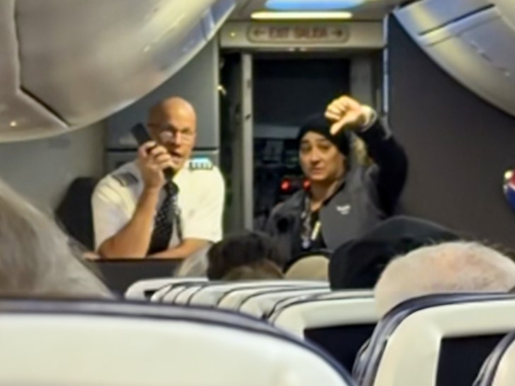 frustrated pilot tells passengers to call your senators blasts govt shutdown on video 691206d441fb4