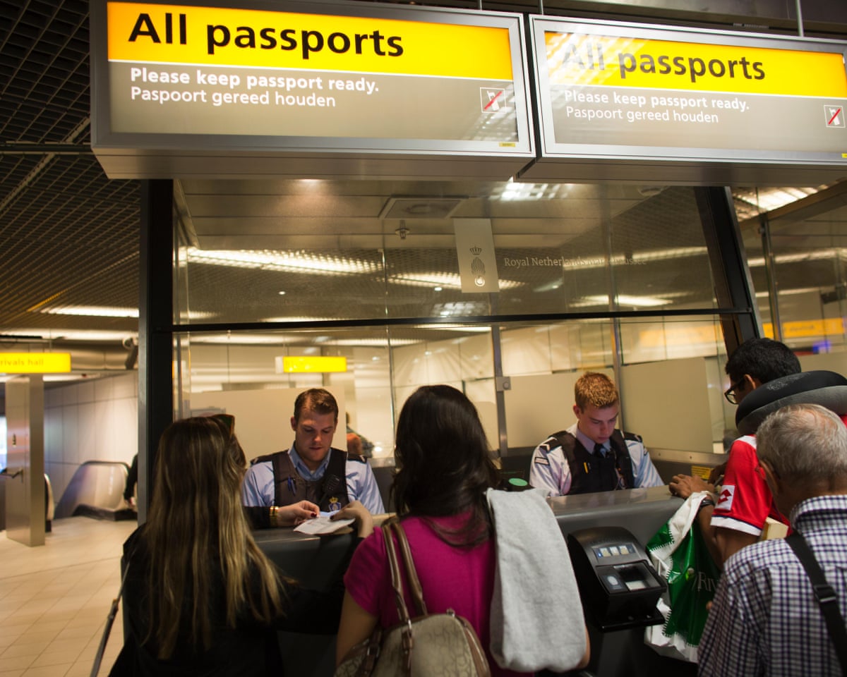 putin opponents criticise eu ban on multi entry visas for russians 691590c499b5c